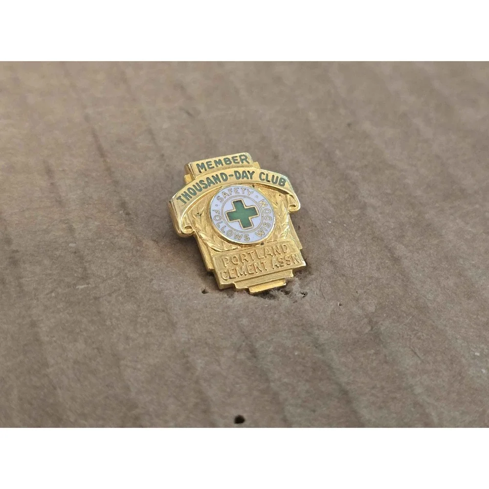 Portland Cement Association Thousand-Day Club Safety Award Lapel Hat Pin G1